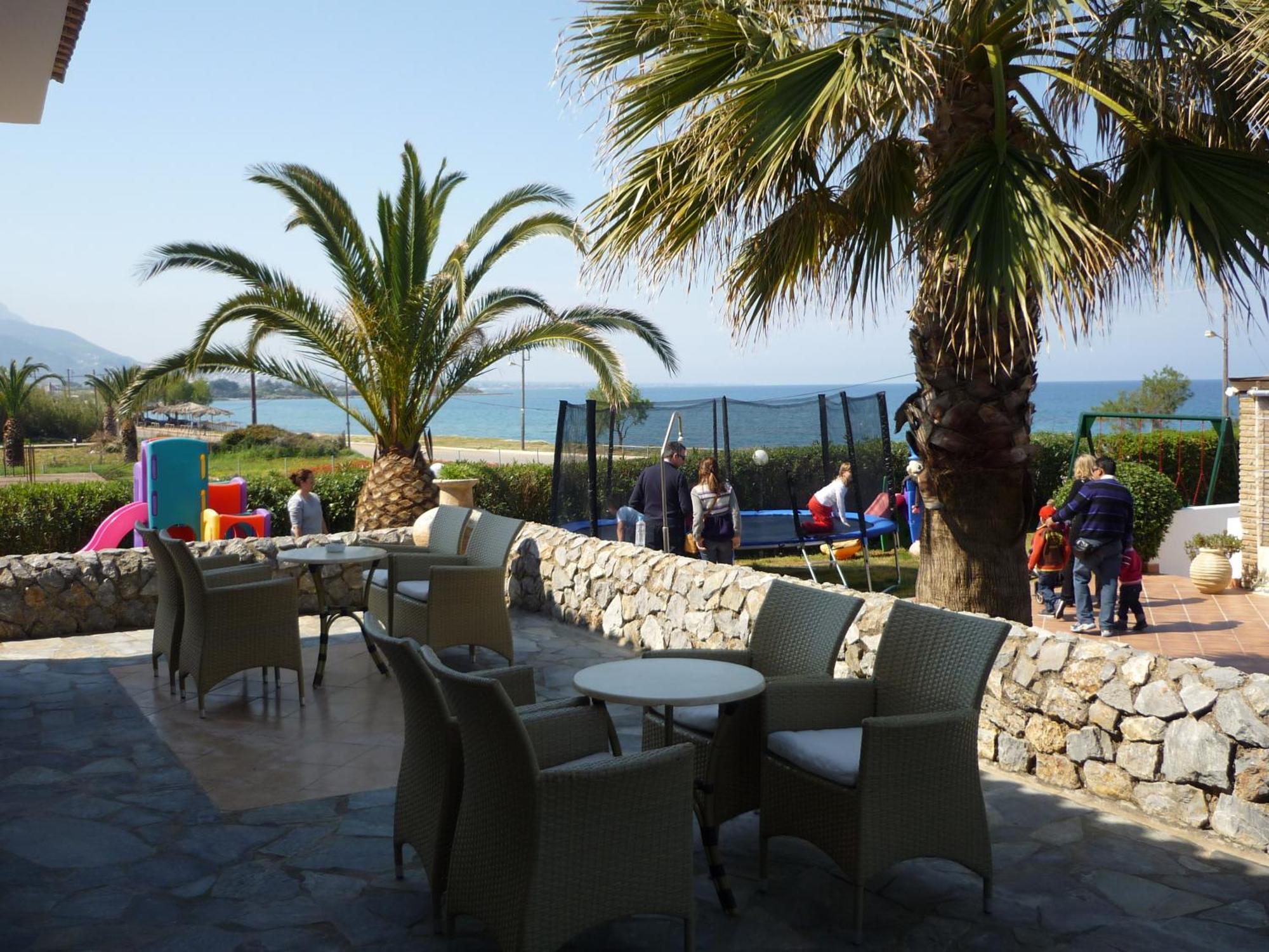 Hotel Oasis Kyparissía Eksteriør bilde