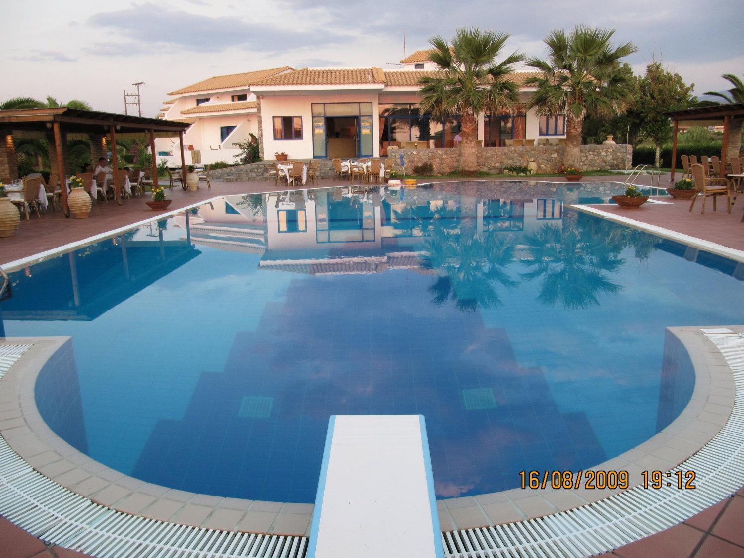 Hotel Oasis Kyparissía Eksteriør bilde