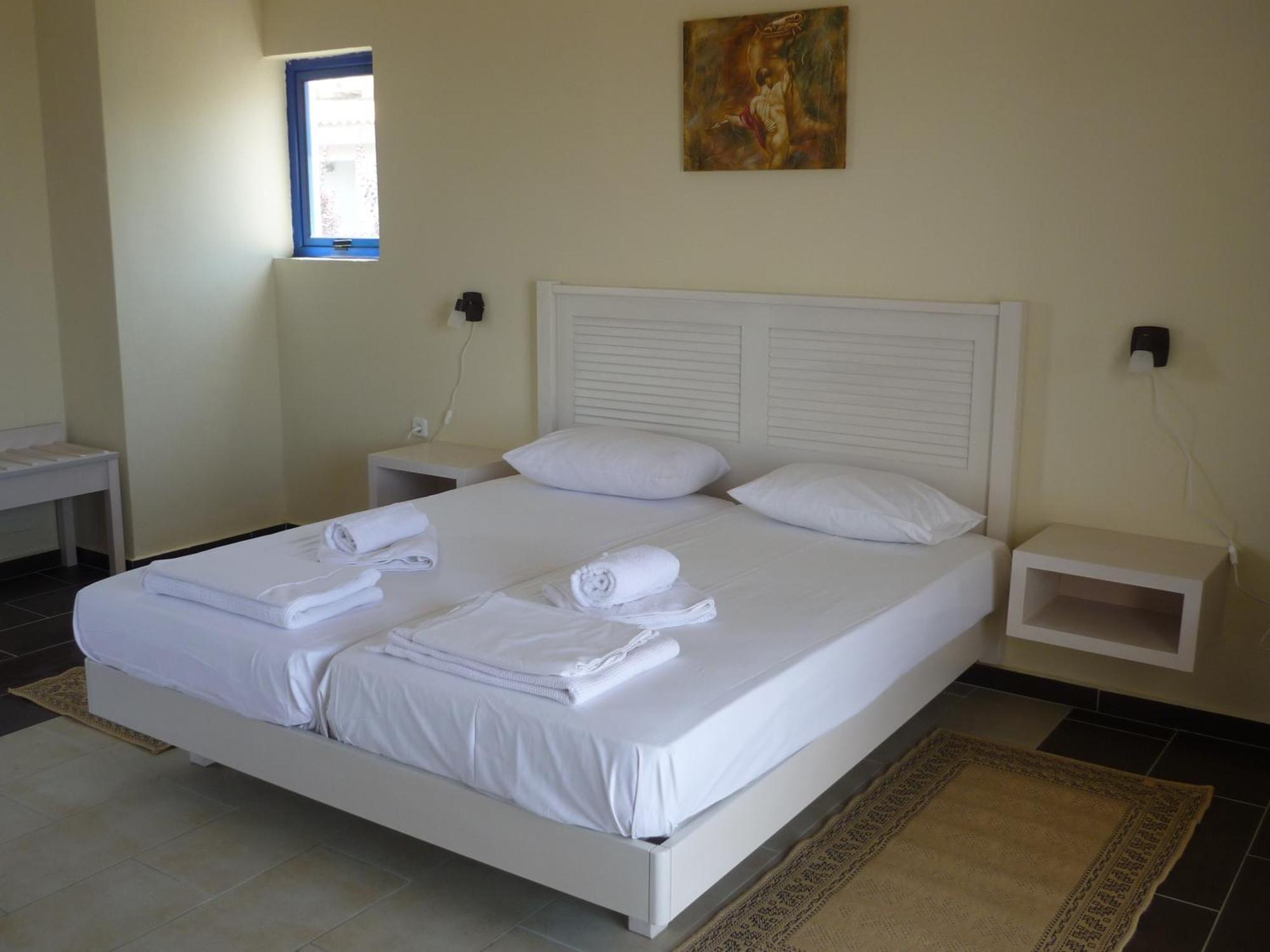 Hotel Oasis Kyparissía Eksteriør bilde