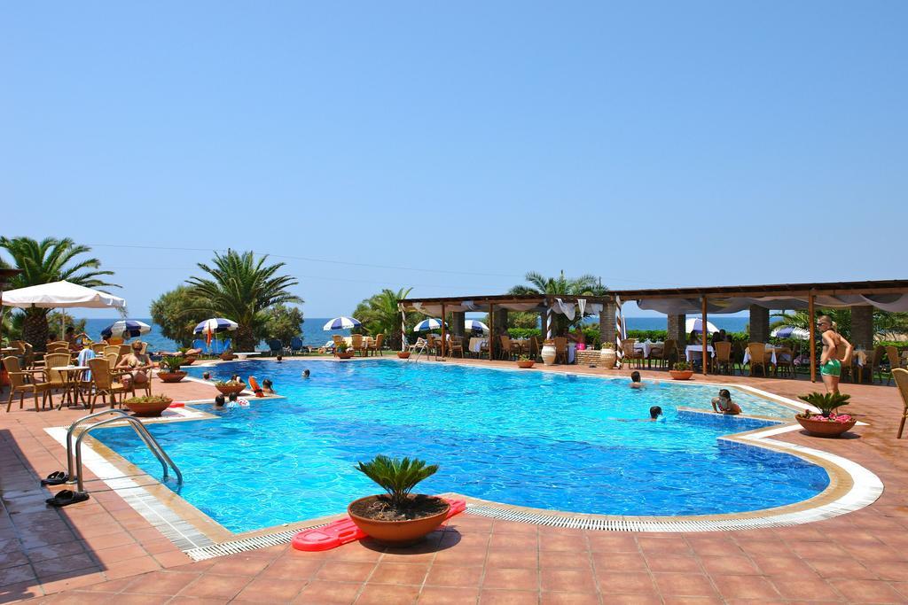 Hotel Oasis Kyparissía Eksteriør bilde