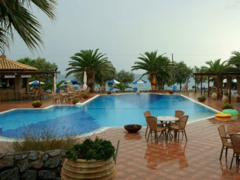 Hotel Oasis Kyparissía Eksteriør bilde