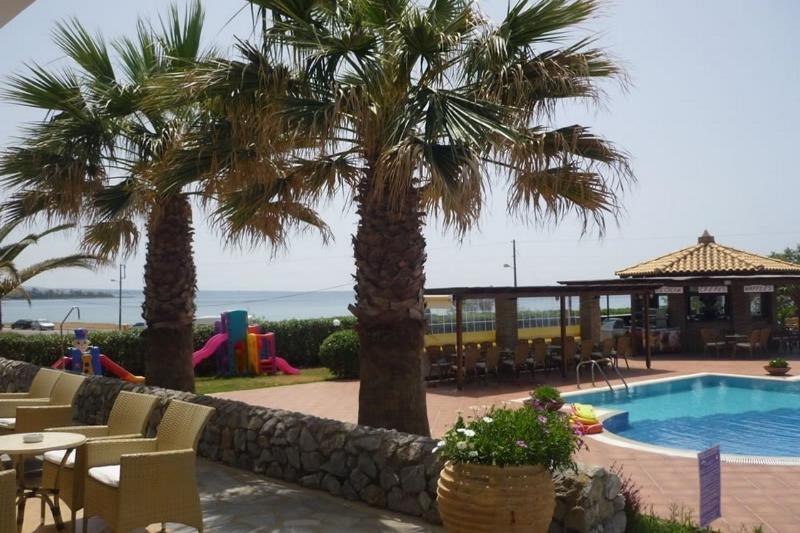 Hotel Oasis Kyparissía Eksteriør bilde